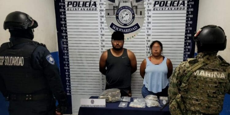 Capturan a pareja de presuntos narcomenudistas en la colonia Nicte-Ha en Playa del Carmen