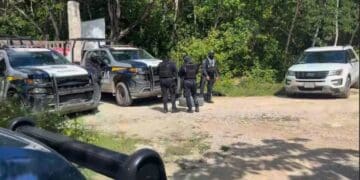 Hallan tres osamentas en pozo en zona rural de Solidaridad