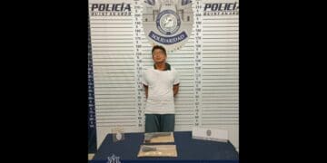 Ladrón encierra a empleada de farmacia en el baño tras robarle; fue detenido