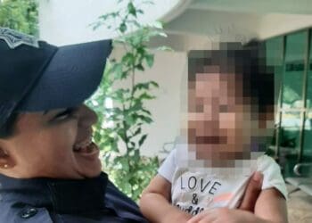 Rescatan a menor de 1 año y aseguran a su presunta madre en estado inconveniente, en Playa del Carmen