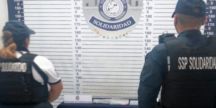 Coctél de sustancias ilícitas encuentra perro policía en la Quinta Avenida de Playa del Carmen