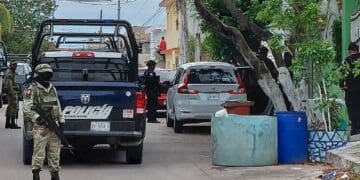 Aseguran a automovilista con un arma de fuego en la colonia Colosio de Playa del Carmen
