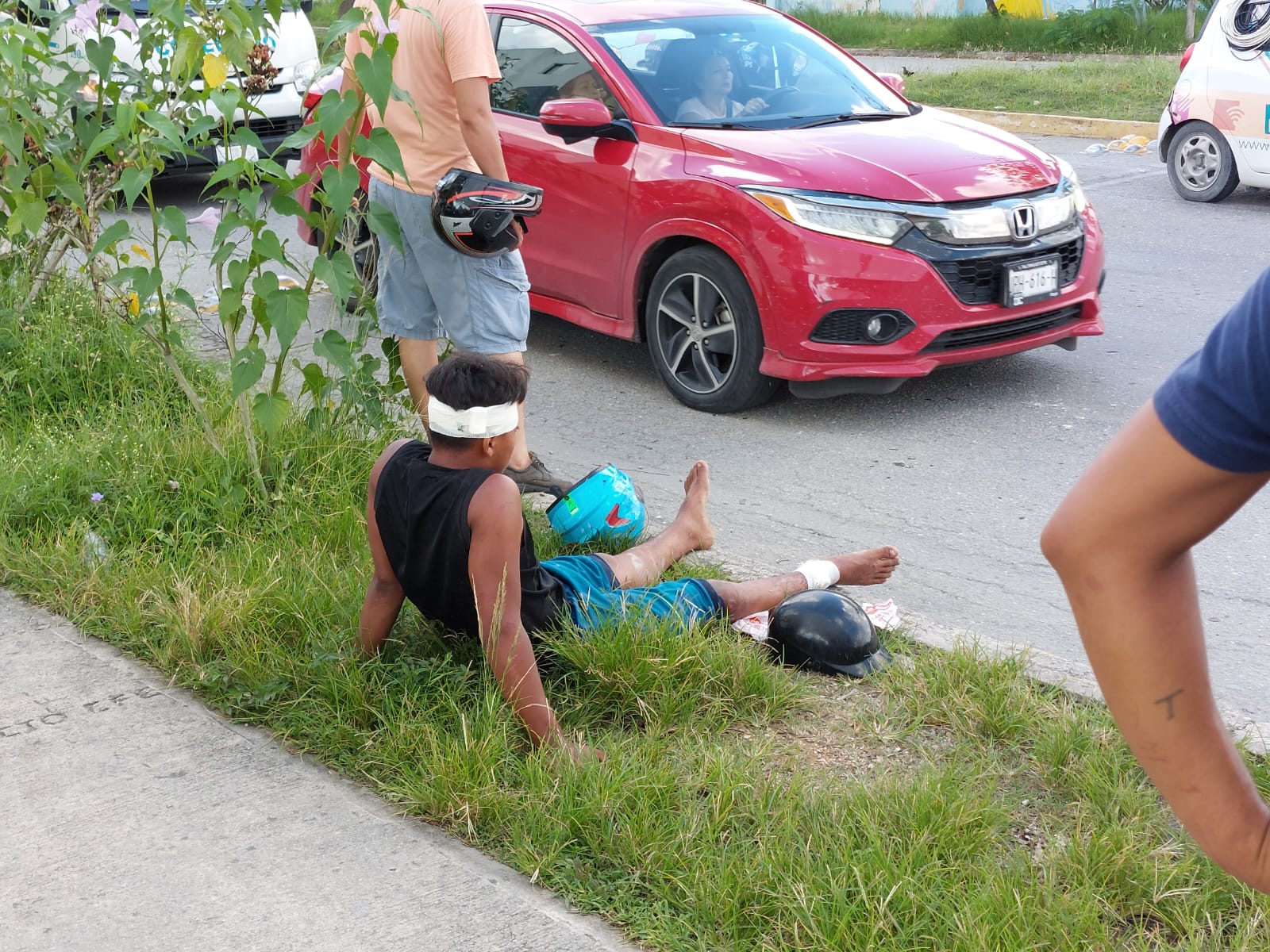 Choca motociclista en el fraccionamiento Misión de las Flores de Playa del Carmen