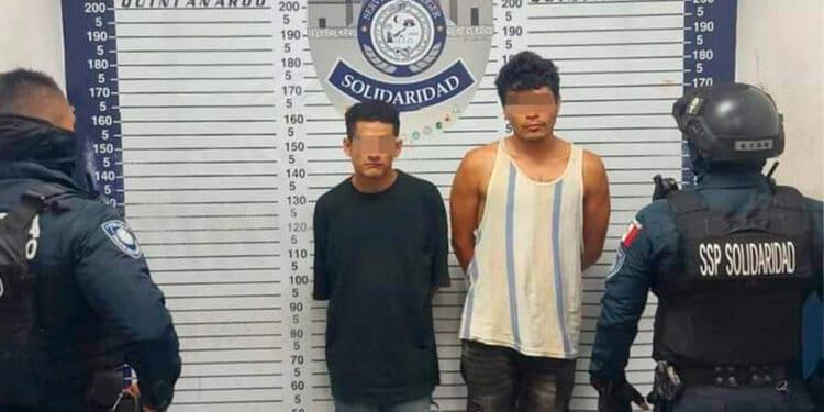 Detienen a dos hombres con más de 150 dosis de droga en el fraccionamiento Villas del Sol de Playa del Carmen