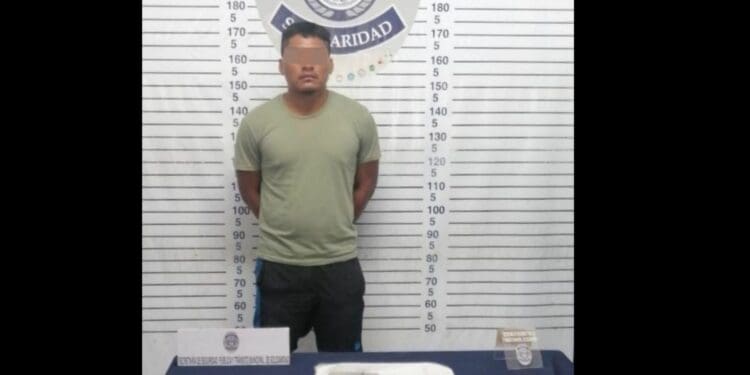 Detienen a presunto ladrón en Villas del Sol tras golpear a un hombre
