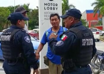 Detienen a ‘grupo de choque’ enviado a agredir a manifestante en la Casa de los Abuelos de Playa del Carmen