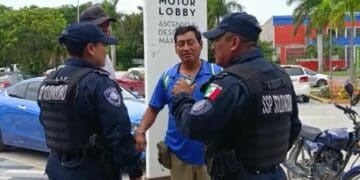 Detienen a ‘grupo de choque’ enviado a agredir a manifestante en la Casa de los Abuelos de Playa del Carmen