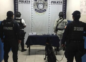 Encuentran arma de fuego en centro nocturno de la Quinta Avenida