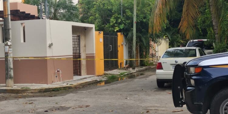 Encuentran cuerpo putrefacto en casa de Playa del Carmen; se sospecha suicidio