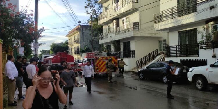 Evacúan edificios por fuga de gas en Playa del Carmen