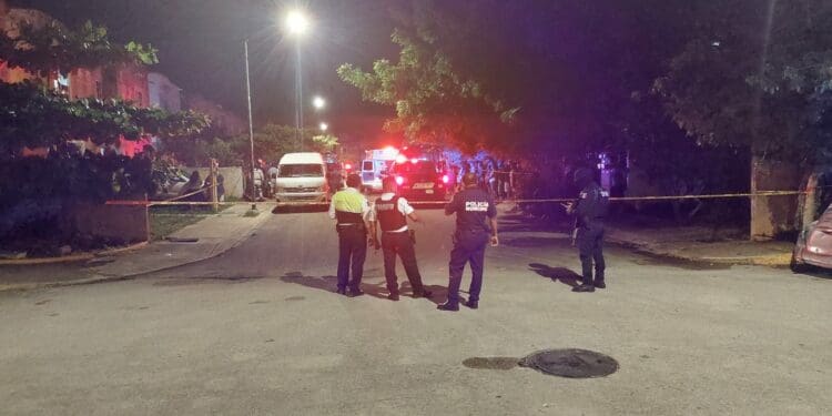 Hieren de bala a tres integrantes de una familia en Playa del Carmen