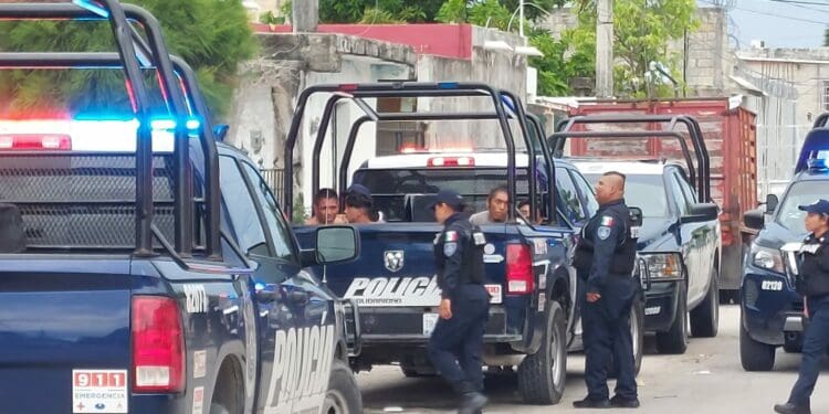 Irrumpen policías en a 'clandestino' en Playa del Carmen y detienen a siete personas