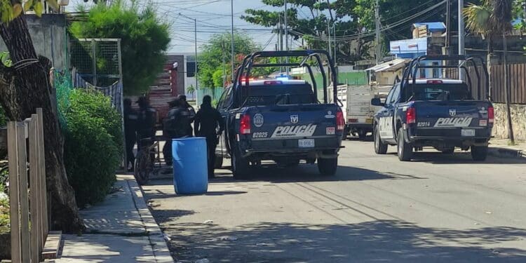 Realizan operativo en cuartería, cateada anteriormente por venta clandestina de alcohol, en Playa del Carmen