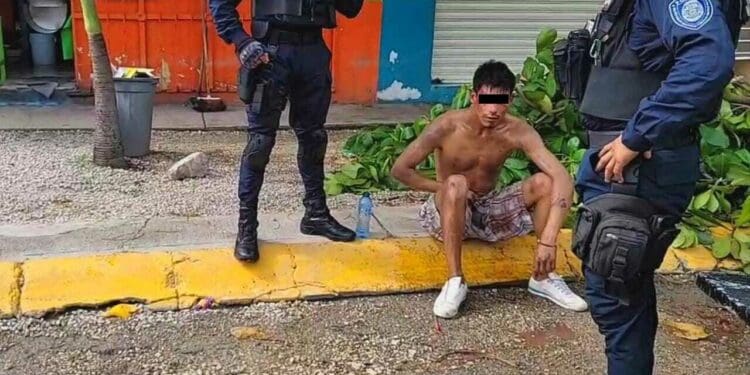 Trabajadores de construcción dan ‘paliza’ a sujeto que intentó robar material de obra en Puerto Aventuras