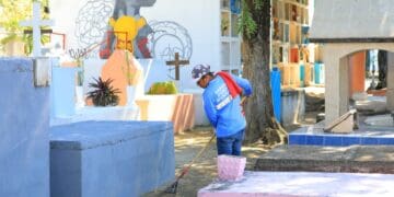 Alistan panteón municipal para Día de Muertos