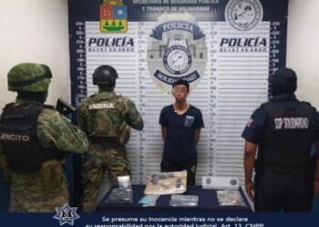 Aseguran a sujeto con arma de fuego y posibles narcóticos en Playa del Carmen