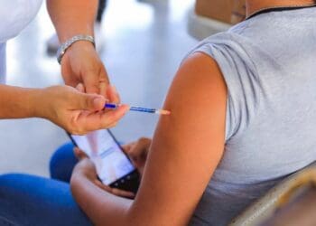 Exhortan a solidarenses a vacunarse contra influenza estacional