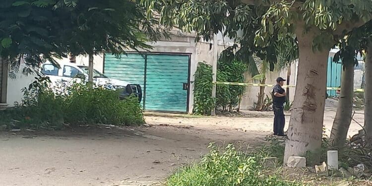 Hallan el cuerpo de un hombre asesinado a puñaladas en la colonia In House de Playa del Carmen 