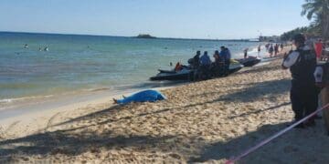 Hombre muere ahogado tras meterse al mar en estado de ebriedad en Playa del Carmen
