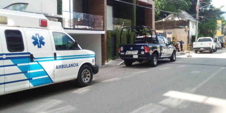 Joven es herida en asalto en el centro de Playa del Carmen