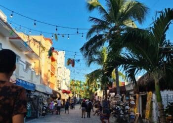 Mejora economía de Playa del Carmen gracias a negocios de la Quinta Avenida
