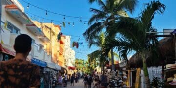 Mejora economía de Playa del Carmen gracias a negocios de la Quinta Avenida