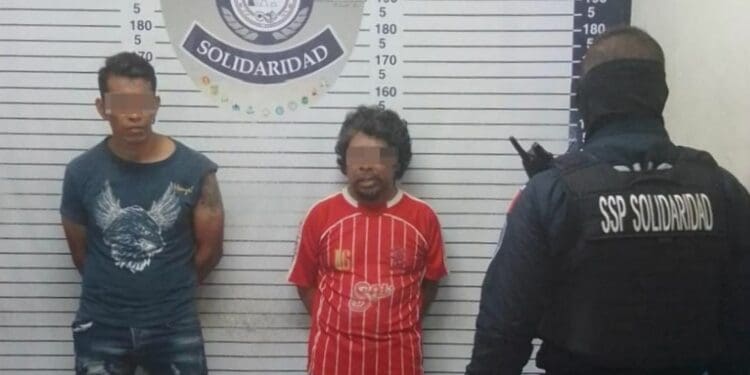 Policía de Solidaridad sorprende a dos hombres intercambiando droga