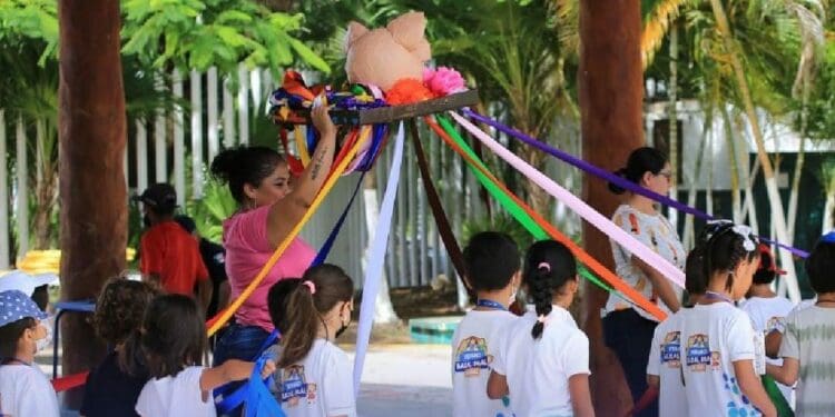 Proveedor no ha entregado más de 30 mil uniformes en Solidaridad