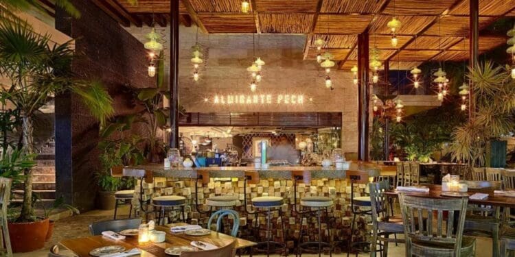 Sector restaurantero de Playa del Carmen espera 10% más de afluencia por Día de Muertos