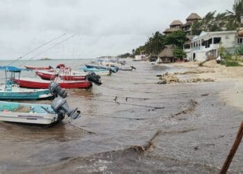 Tras petición de pescadores, retirarán el muro del ojo de agua en El Recodo de Playa del Carmen