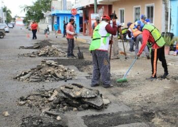 Calles de calidad con más de 13 mil metros bacheados en Solidaridad