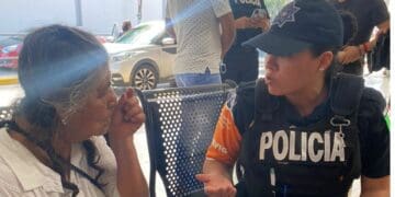 Elementos del GEAVIG Solidaridad apoyan a mujer de 75 años a localizar a sus familiares; vino de visita desde Veracruz