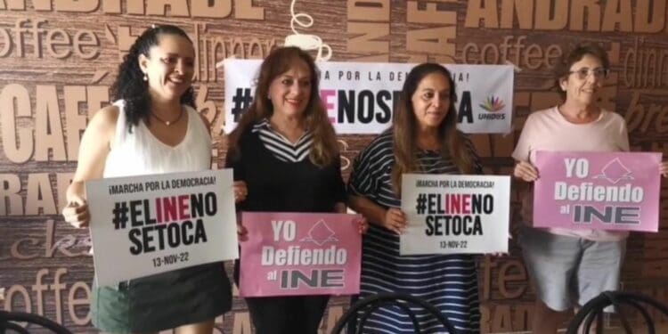 Invitan mujeres playenses a marchar el domingo en contra de la reforma electoral del gobierno de AMLO
