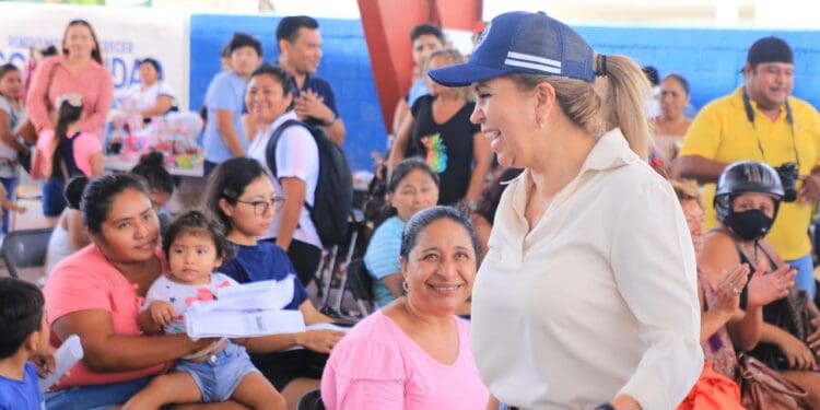 Lili Campos eleva calidad de vida de habitantes de Puerto Aventuras 