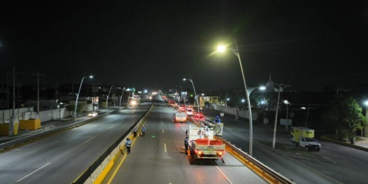 Realizan trabajos de rehabilitación en puente desnivel