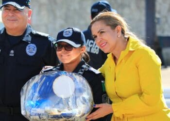 Anuncia Lili Campos bono para los policías