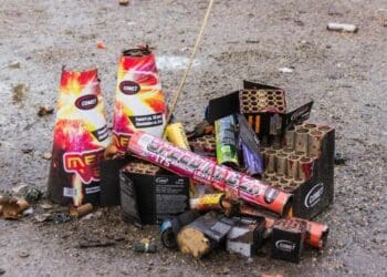Exhortan a los playenses a no comprar ni usar pirotecnia en esta temporada