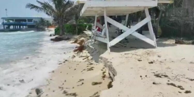 Piden a bañistas respetar las indicaciones de los guardavidas en esta temporada vacacional