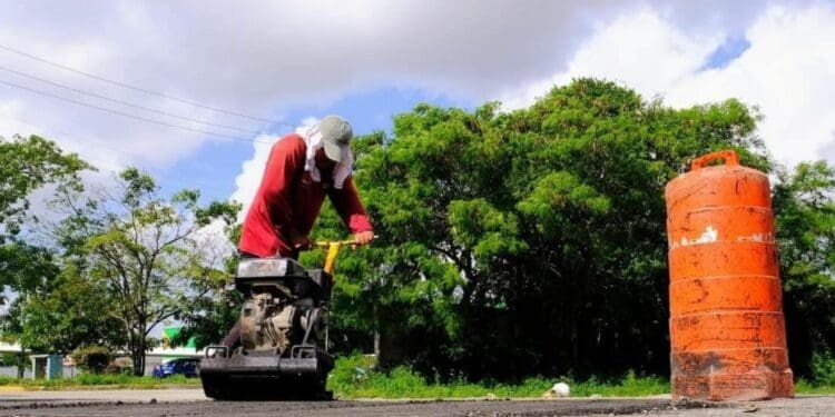 Reportan un avance del 80% en las labores de bacheo en Cancún