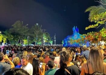 Lili Campos da la bienvenida al 2023 en compañía de miles de solidarenses y turistas 