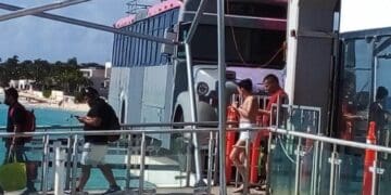 Ayuntamiento ya solicitó que se retire el camión de Xcaret de la terminal marítima de Playa del Carmen