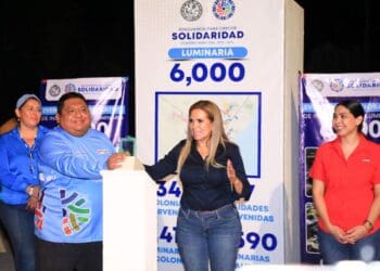 Lili Campos inaugura la luminaria 6 mil en la 5ta Avenida 