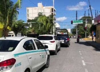 Movilizaciones taxistas provocan afectaciones viales en Playa del Carmen