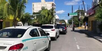 Movilizaciones taxistas provocan afectaciones viales en Playa del Carmen