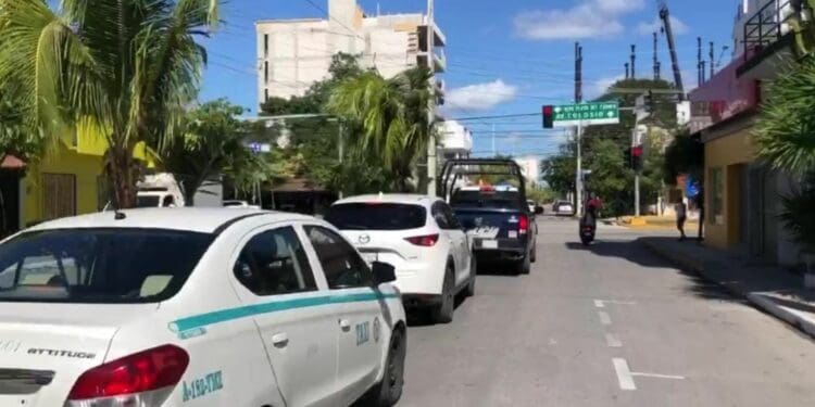 Movilizaciones taxistas provocan afectaciones viales en Playa del Carmen