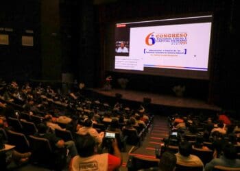 Lili Campos fomenta la actualización fiscal 