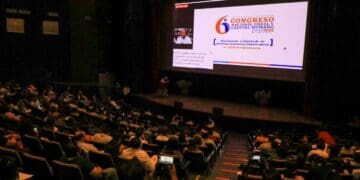 Lili Campos fomenta la actualización fiscal 