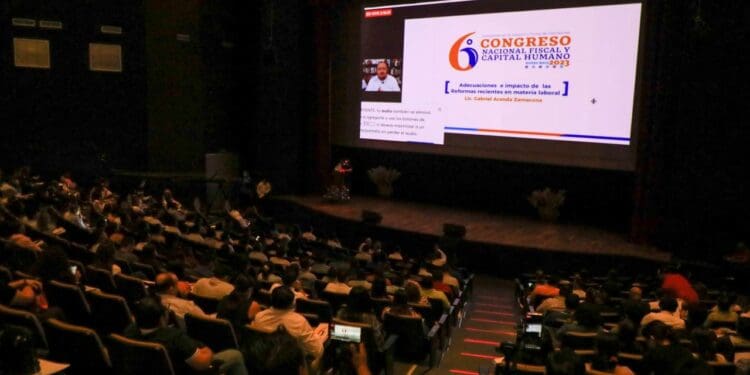 Lili Campos fomenta la actualización fiscal