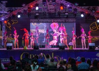 Alegre, colorido y ardiente concurso de comparsas