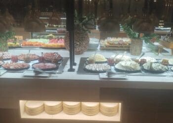 Carnaval mantiene a tope a los restaurantes de la Quinta Avenida de Playa del Carmen